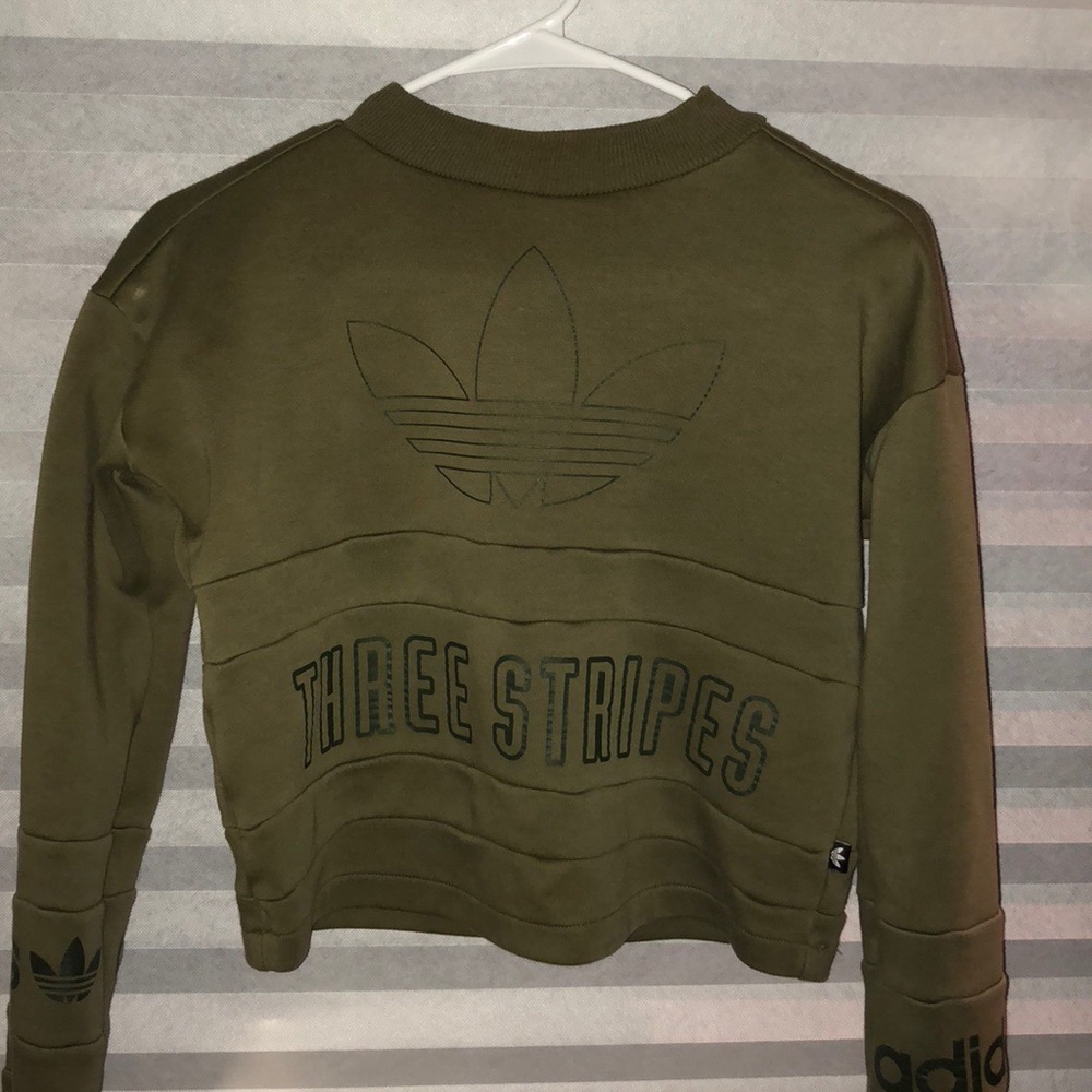 Cropped Adidas Crewneck